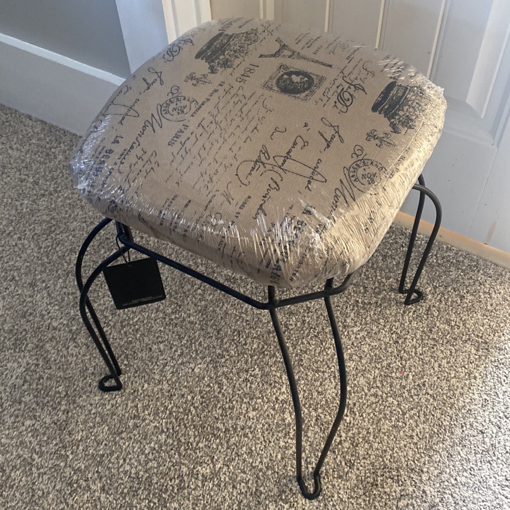 Vanity stool - Picture 2 of 4